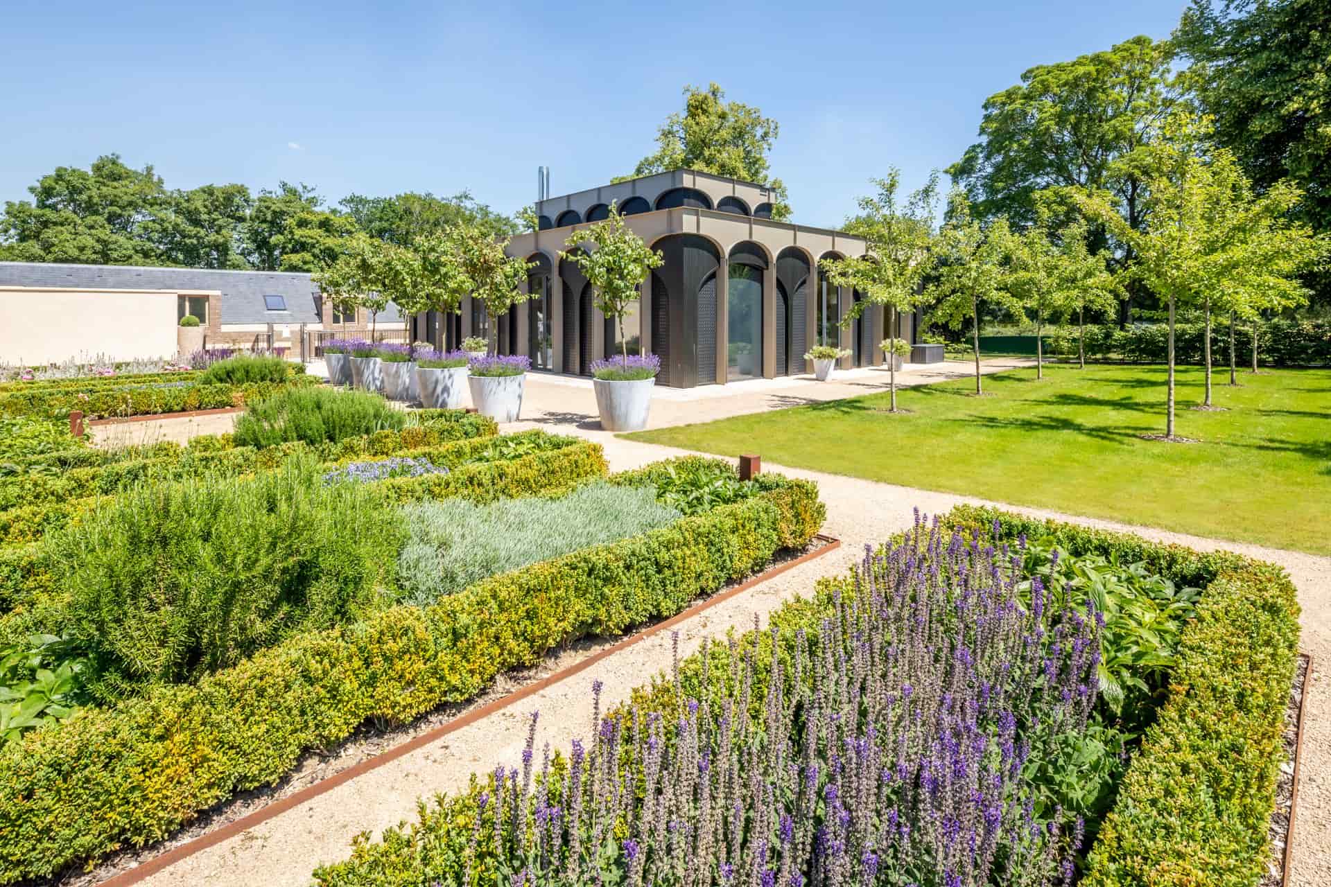 Restaurant-and-kitchen-garden