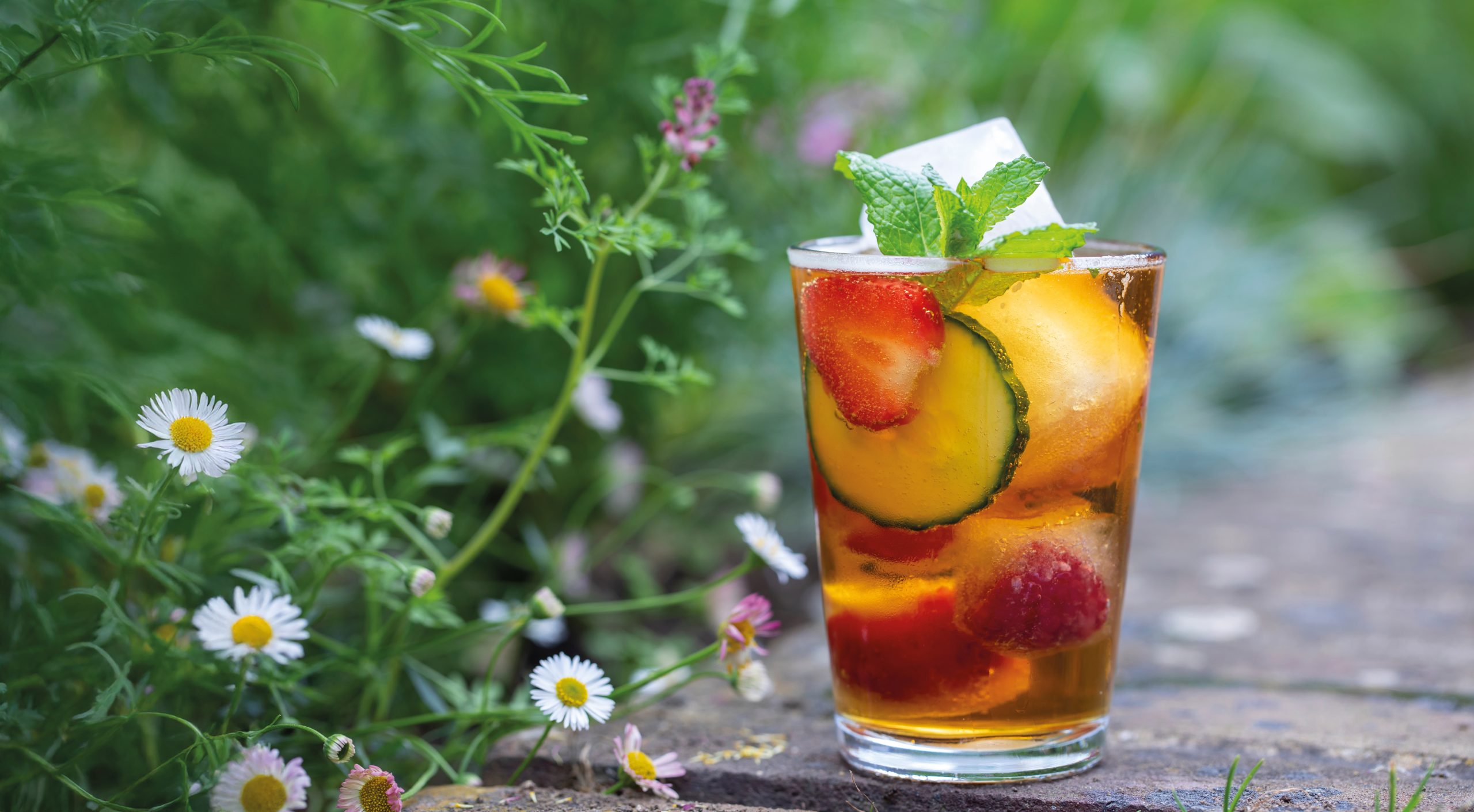 Traditional,English,Cocktail,Of,Pimms,And,Lemonade restaurant
